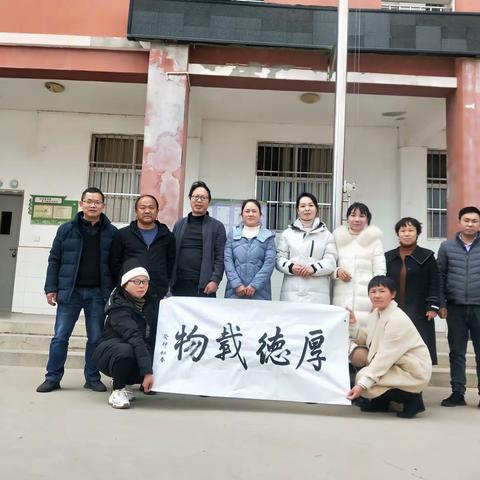 看书法的魅力，引长塘老师竞折腰。