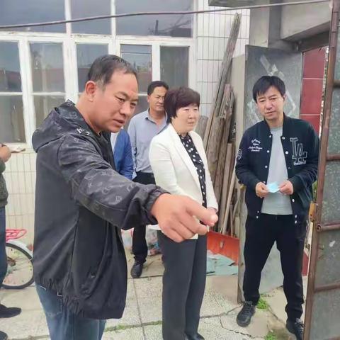 区政府党组副书记、曹妃甸经济技术开发区党工委副书记、管委会副主任李健侠同志到三农场调研指导工作