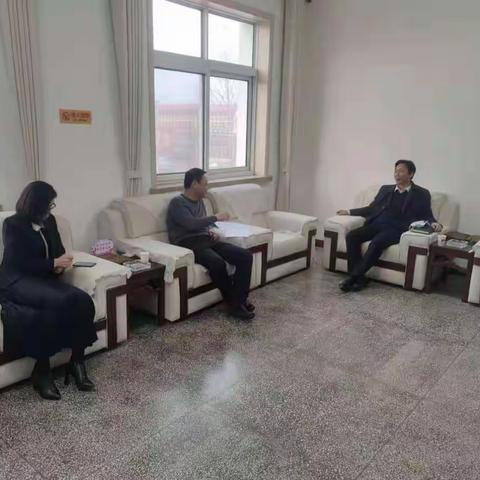 区人大常委会党组书记、主任侯树军同志到三农场指导工作