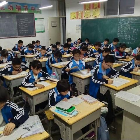 青春在奔跑中绽放(第六季)---涝坡中学2022级6班动态管理叙事