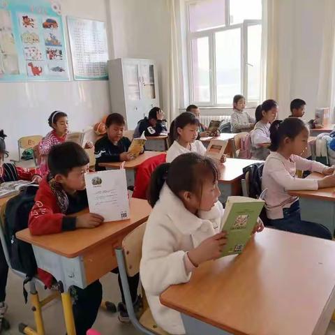 马架子满族小学迎世界读书日 浓浓书香“满”校园