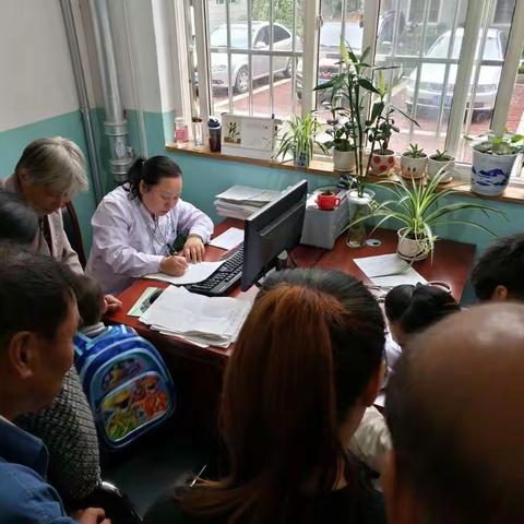 新生入园体检紧张有序进行，希望每个宝贝都能健康快乐的成长。