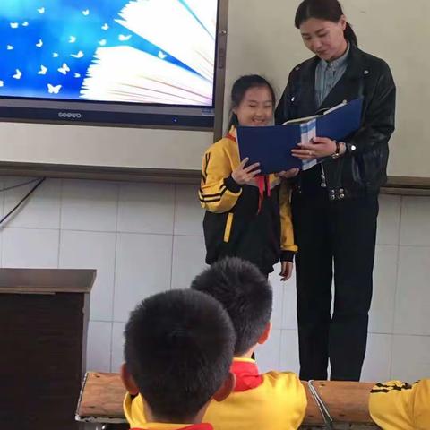 春色袭人，书香漫漫——记实验小学二年级亲子诵读活动