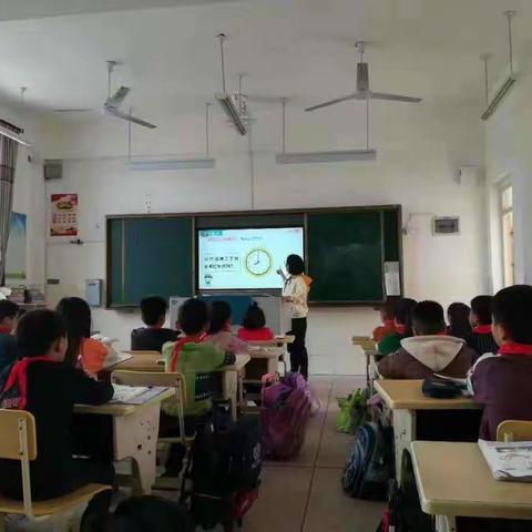 以研促教——记海澄中心甘加鸿和蔡玉红老师到上寮小学指导校本教研