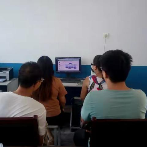 武功中学组织政治老师参加初中道德与法制网络培训