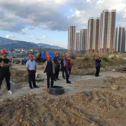 海南五建公司领导莅临云县第二人民医院项目工程指导工作。