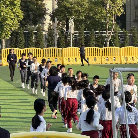 迎接新起点 谱写新篇章——记五年（11）班家长开放日活动