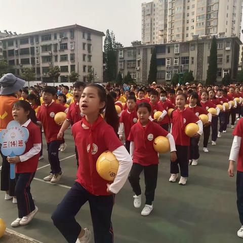 童心飞扬，快乐成长——育才校区三（14）班趣味运动篇