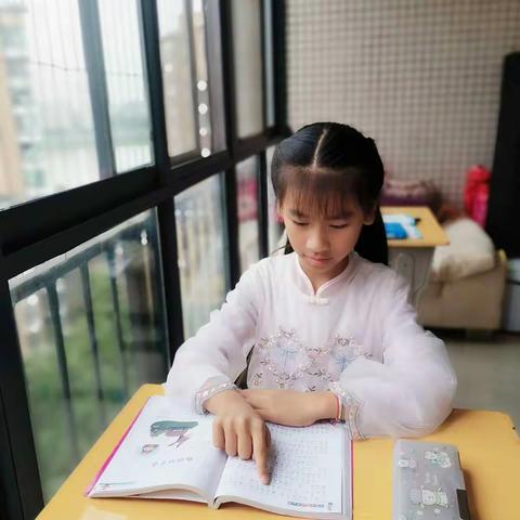 最是书香能致远，腹有诗书气自华—城关小学二（7）班陈瑾煊