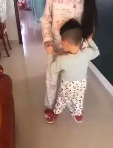 双语小二班家庭亲子游戏