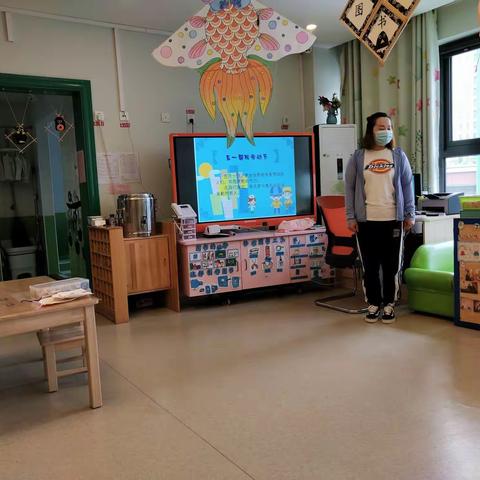 春暖花开下，我们快乐长大