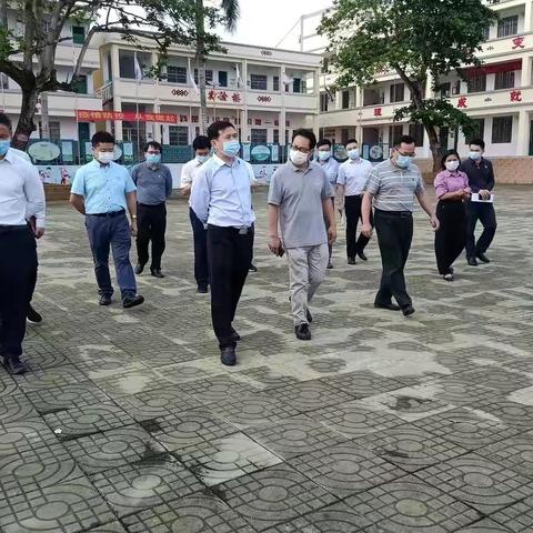 琼中黎族苗族自治县县委书记徐斌同志来湾岭学校调研、检查开学疫情防控工作