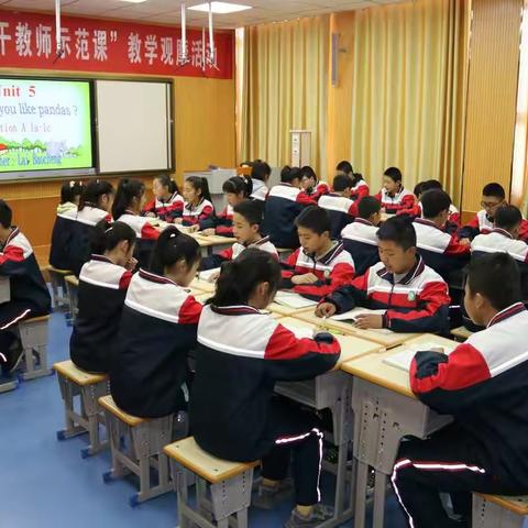 以研促教    共同成长——武威十四中联片组开展骨干教师示范课观摩活动