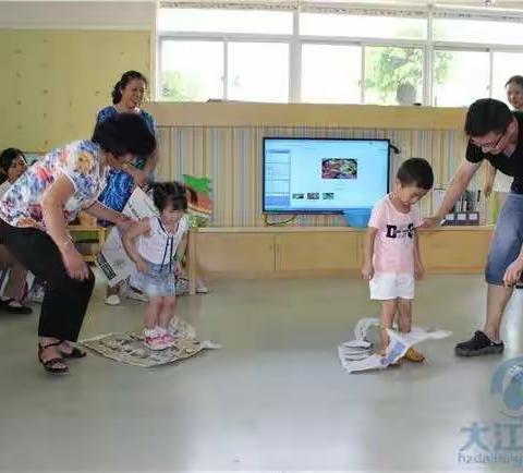 “延期不延学 假期添精彩”峡江县幼儿园小班线上小课堂之亲子小游戏《小鸡出壳》