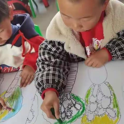 2022.3.23中一班 童心童画 ——《给大树穿上花衣服》