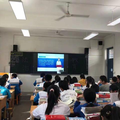 新建路中学进行法制教育进校园系列教育活动