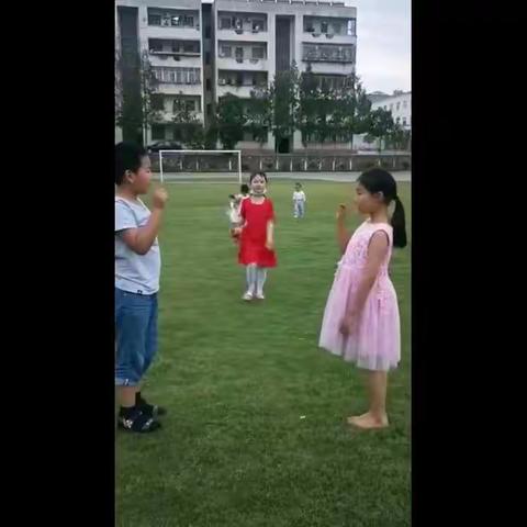 Learn English, Enjoy English           ——三（4）班英语优秀作品展