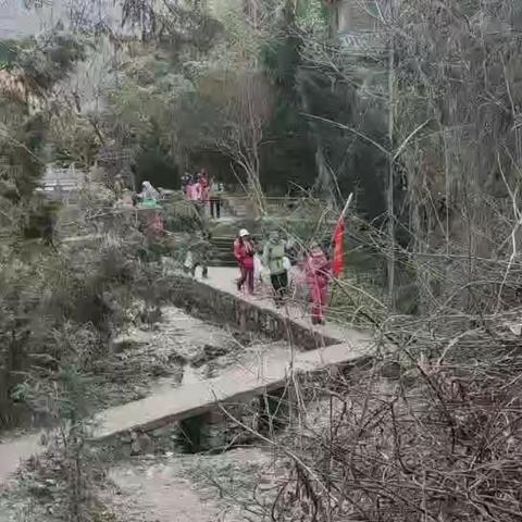 王麻利的美篇2020年12月20日周日红旗飘飘登山队一行十八人在子午峪老陈家开饺子宴