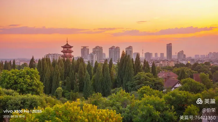 桃花岛里好风光！（88岁翁手机拍摄）