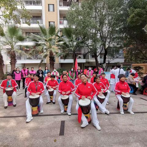 学习雷锋精神，庆祝三八国际妇女节