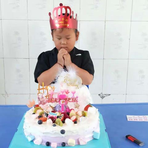 学前二班李晓雅小朋友生日快乐！