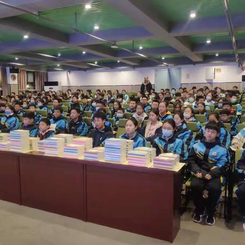 向尖子生学习，因为只有尖子生才能告诉你成为尖子生的经验