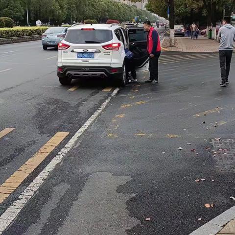 家校携手，用爱护航——益阳市赫山区丁香小学1702班护学岗美篇