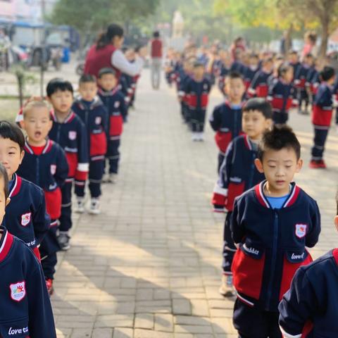 蓝天幼儿园十月份第四周升旗仪式