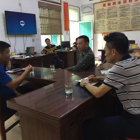 市委常委万城镇委书记沈春强等到水边村调研乡村振兴、脱贫攻坚工作