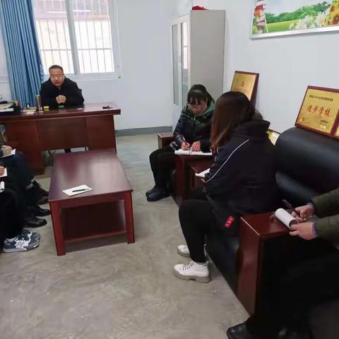 东社小学全体教师入户宣传教育帮扶政策