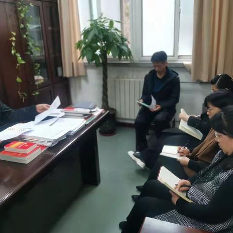 碑林区直机关党工委召开全体党员干部大会，传达区委常委会精神，开展警示教育活动