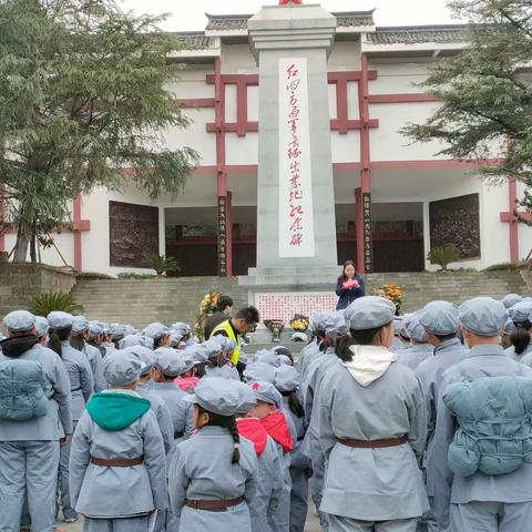 传承红色基因  重温峥嵘岁月