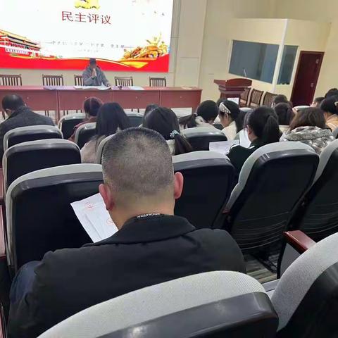 勤自省  明经验  促团结——铅山二中第二党支部召开组织生活会