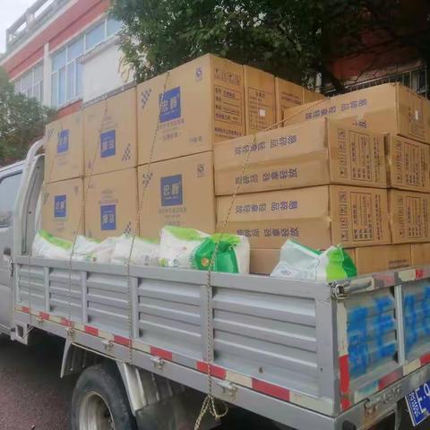 守望相助   共克时艰——铅山二中向永平抗疫厨房无偿捐赠物资