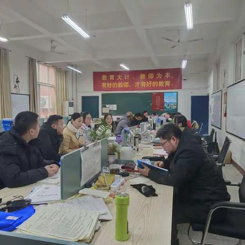 研复习专题，凝高效期末——铅山二中八年级数学组教研活动报道
