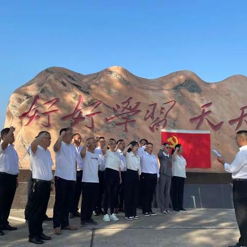 同唱国歌 喜迎国庆