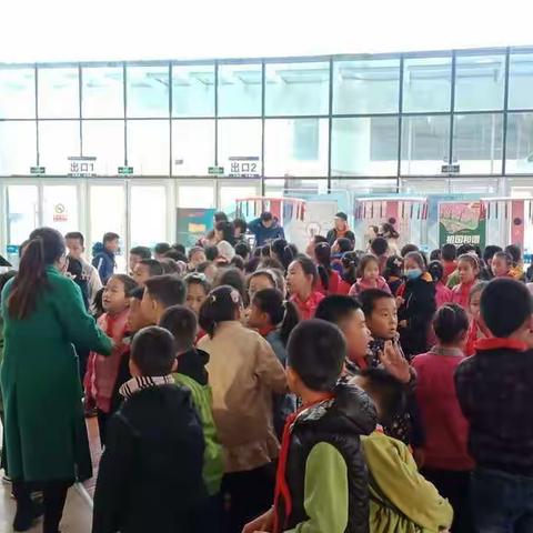 畅享科技，创意动漫      记康巴什区实验小学参加全市科技动漫节活动