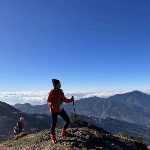 在那东山顶上之轿子山翻越挑战赛