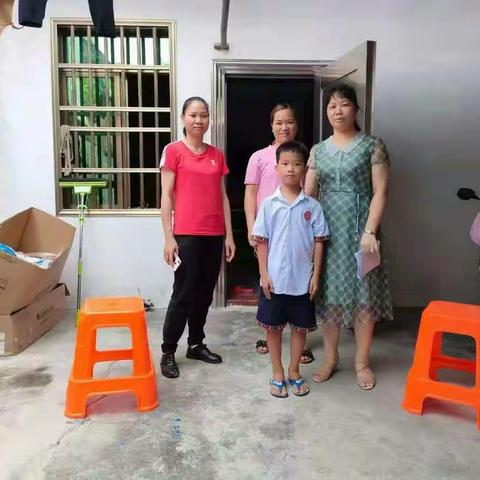 2021年“千名教师访万家”活动剪影