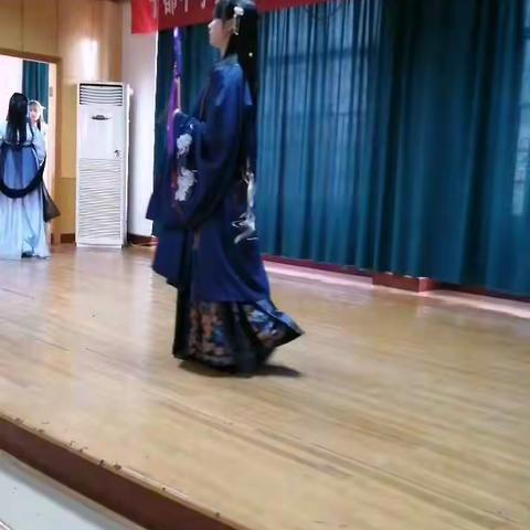 《汉服走秀》