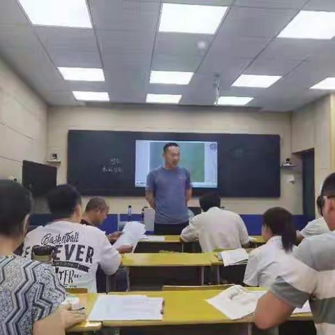 走进教材，有“备”而来---记铜石镇中心校六年级数学第一次集体备课活动