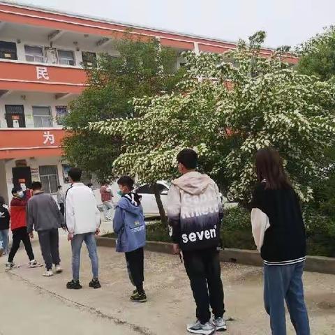 科学防控 安全返校——万金中学全体师生返校啦