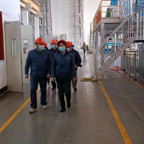 〖疫情在线〗公司领导王丽英一行到无纺布事业部指导抗疫稳产工作