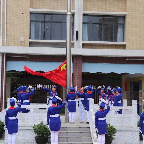 生在国旗下 长在春风里﻿﻿——百色市右江区迎龙第二小学新老国旗班交接仪式