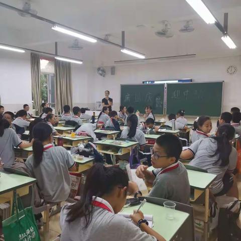 同心赏月  共欢国庆