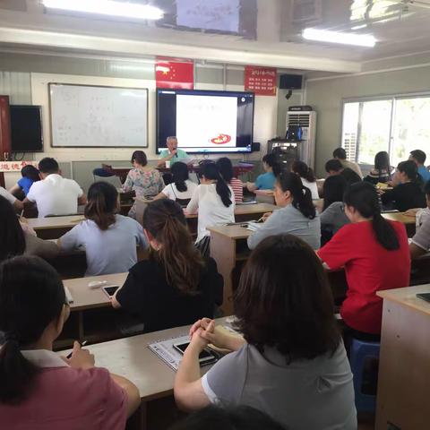 进校附小举办“高举爱国旗帜 讲好中国故事”爱国讲座