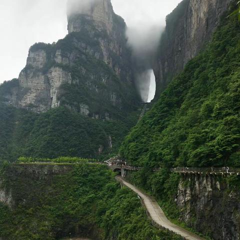 登天门山