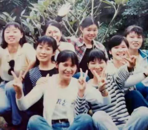 1995~1997，我们在肇庆教育学院共同度过美好的大学时光。有泪水，也有辉煌！