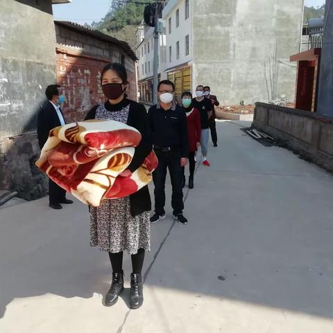 精心组织     认真演练