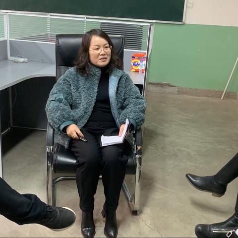 高二英语备课组进行第一次集体备课